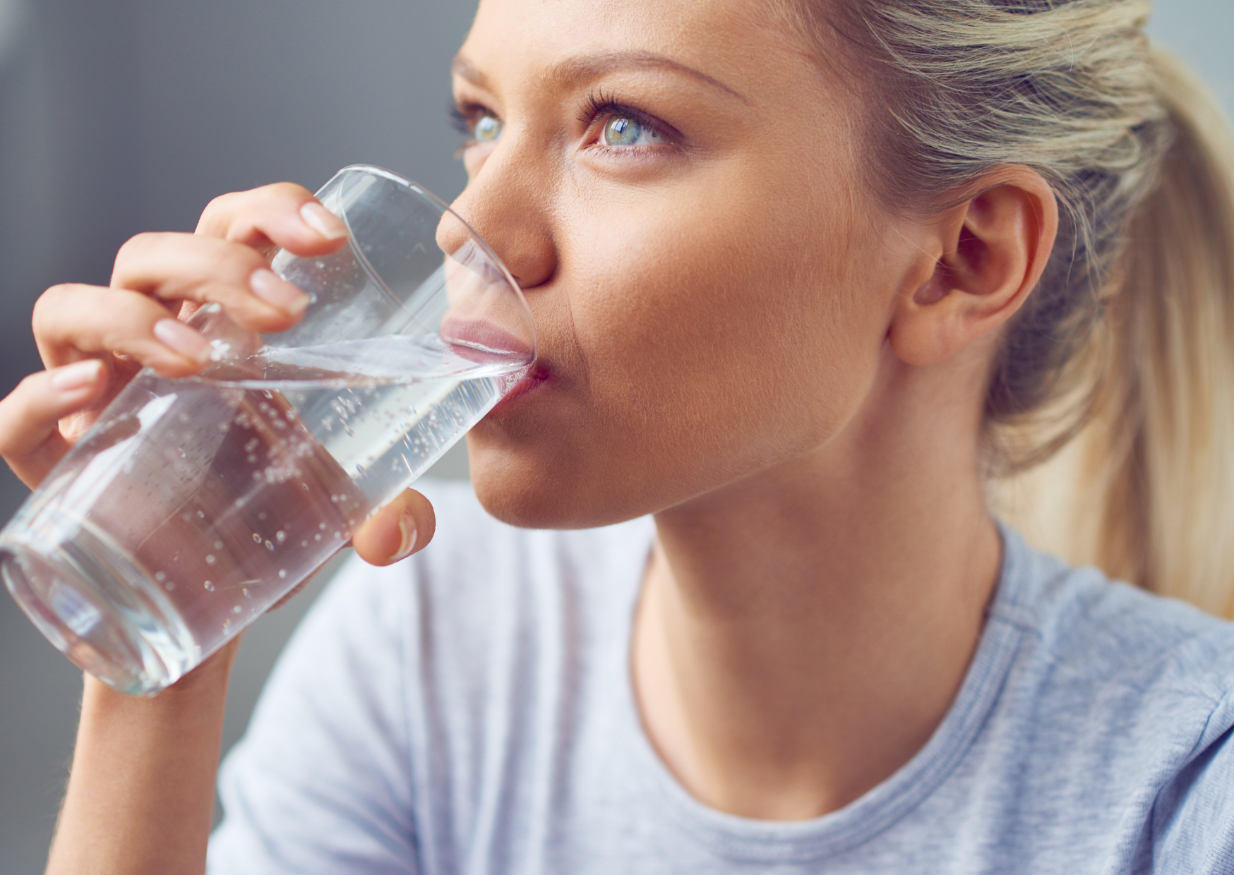Wskazówki, jak pić więcej wody